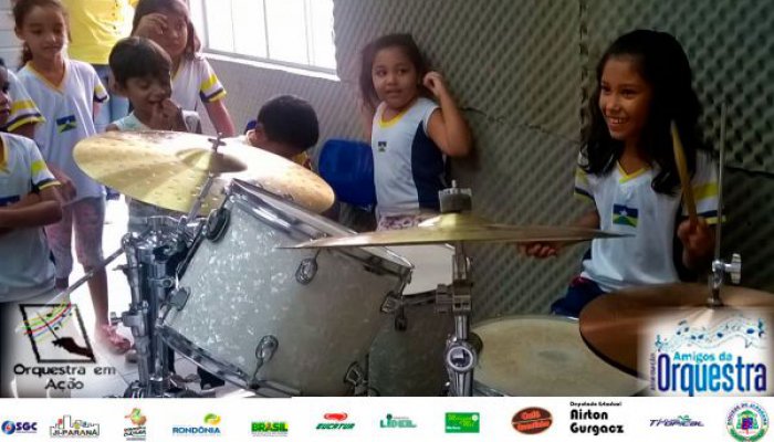 Estudantes da Escola Prof José Francisco dos Santos visitam o projeto da Associação de Amigos da Orquestra.
