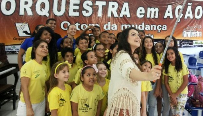 Talento de Ji-Paraná Fernanda Silva visita  o projeto Orquestra em Ação